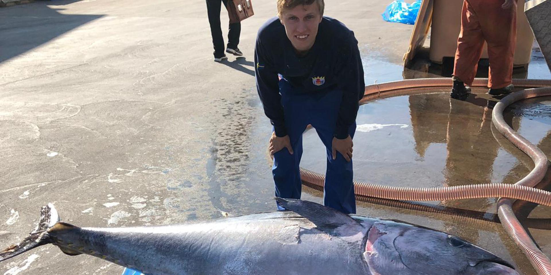 Eric Gustafsson beskriver fångsten som ganska unik, eftersom det normalt är förbjudet att fiska den blåfenade tonfisken.