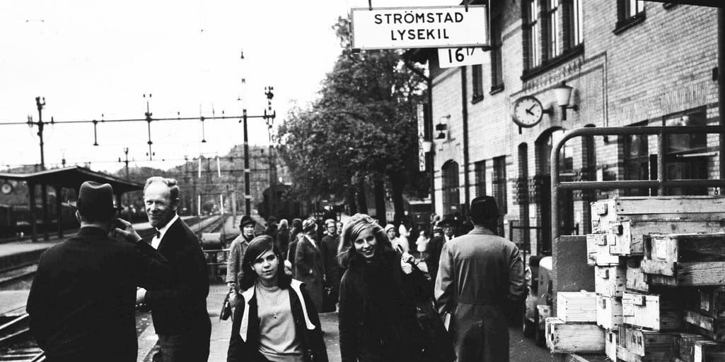 Förr gick tågen i tid. Uddevalla centralstation i oktober 1963. 