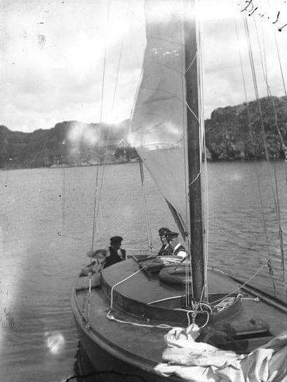 Hundra bilder på fartyg och båtar - från Strömstad till Laholm 