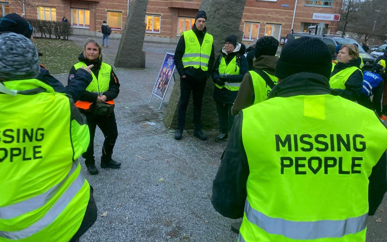 Flera frivilliga slöt upp för att leta efter den försvunna 82-åringen under onsdagseftermiddagen.