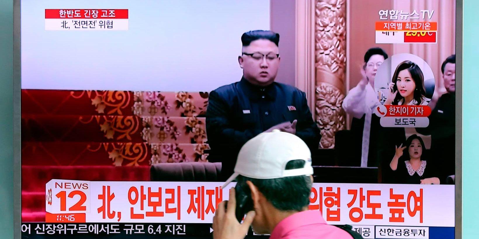 Nordkoreas diktator Kim Jong-Un syns i en tv-sändning i grannlandet Sydkorea.