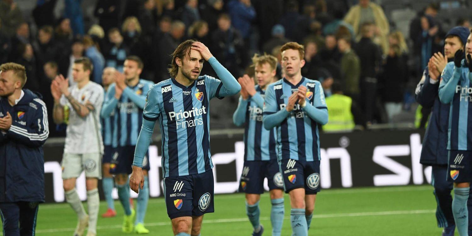 Djurgårdens Kevin Walker tackar publiken efter 2–2 mot Sundsvall.