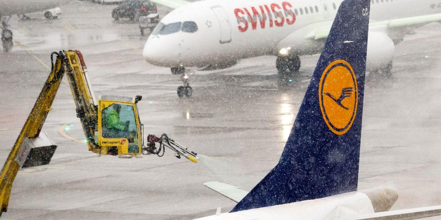 Lufthansa pressas av högre bränslekostnader och överkapacitet i Europa. Arkivbild