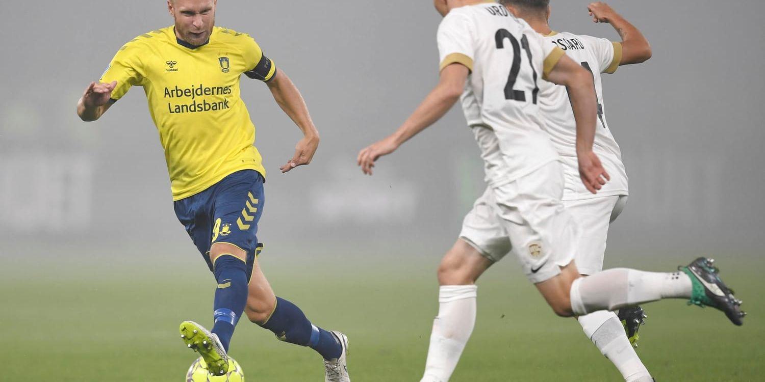 Johan Larsson i en match i somras där hans Brøndby mötte belgiska KRC Genk.