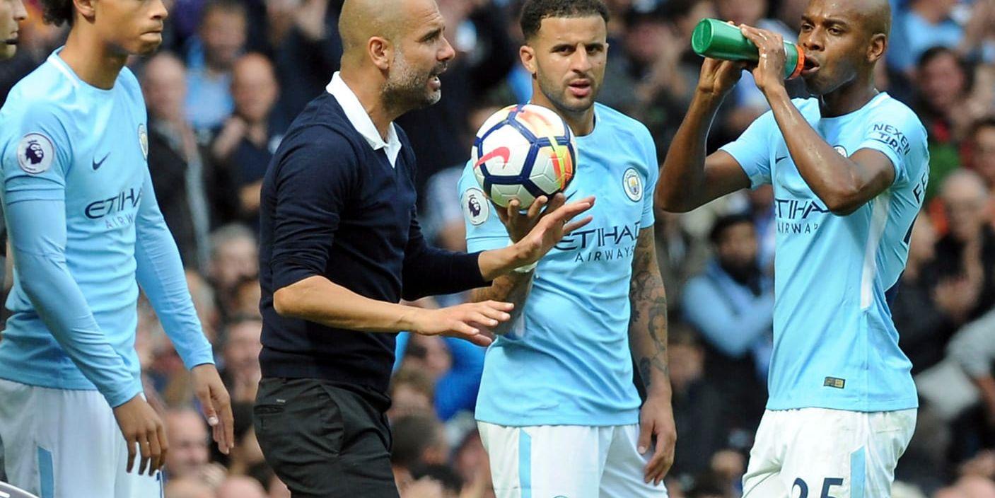 Pep Guardiola och hans Manchester City rycker till sig en elvapoängsledning i ligan om det blir tre poäng i söndagens derby mot Manchester United på Old Trafford. Arkivbild.