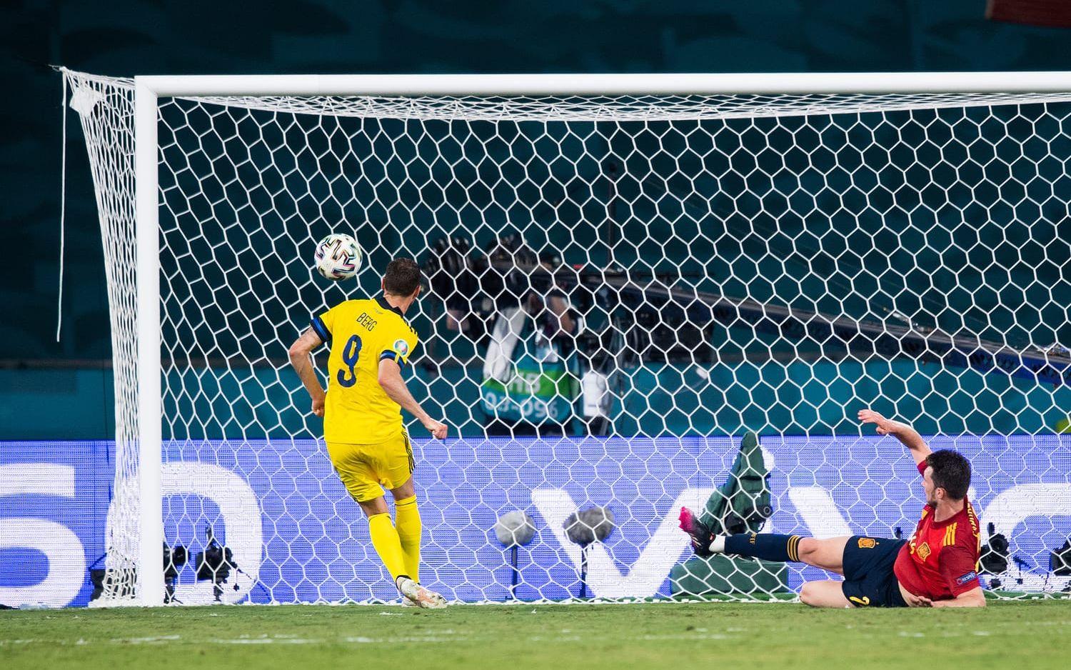 Marcus Berg missade en jättechans mot Spanien och fick, till följd av det, ta emot en uppsjö av hatiska kommentarer på sociala medier. 