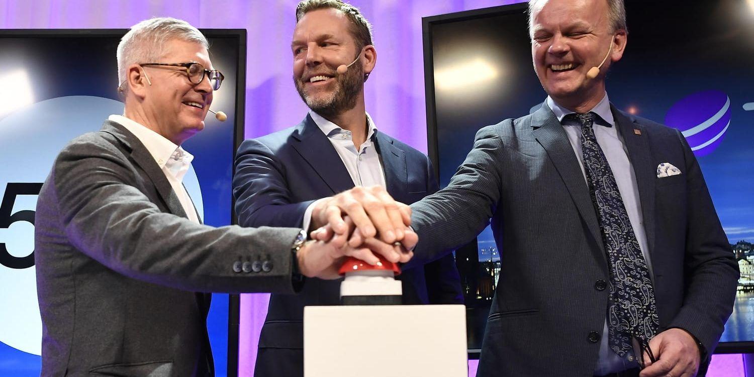 Trycker på knappen. Ericsson och Telia invigde i vintras Sveriges första 5G-nät. Från vänster Ericssons vd Börje Ekholm, Telias vd Johan Dennerlind och Jan Gulliksen, vicerektor för digitalisering på KTH.