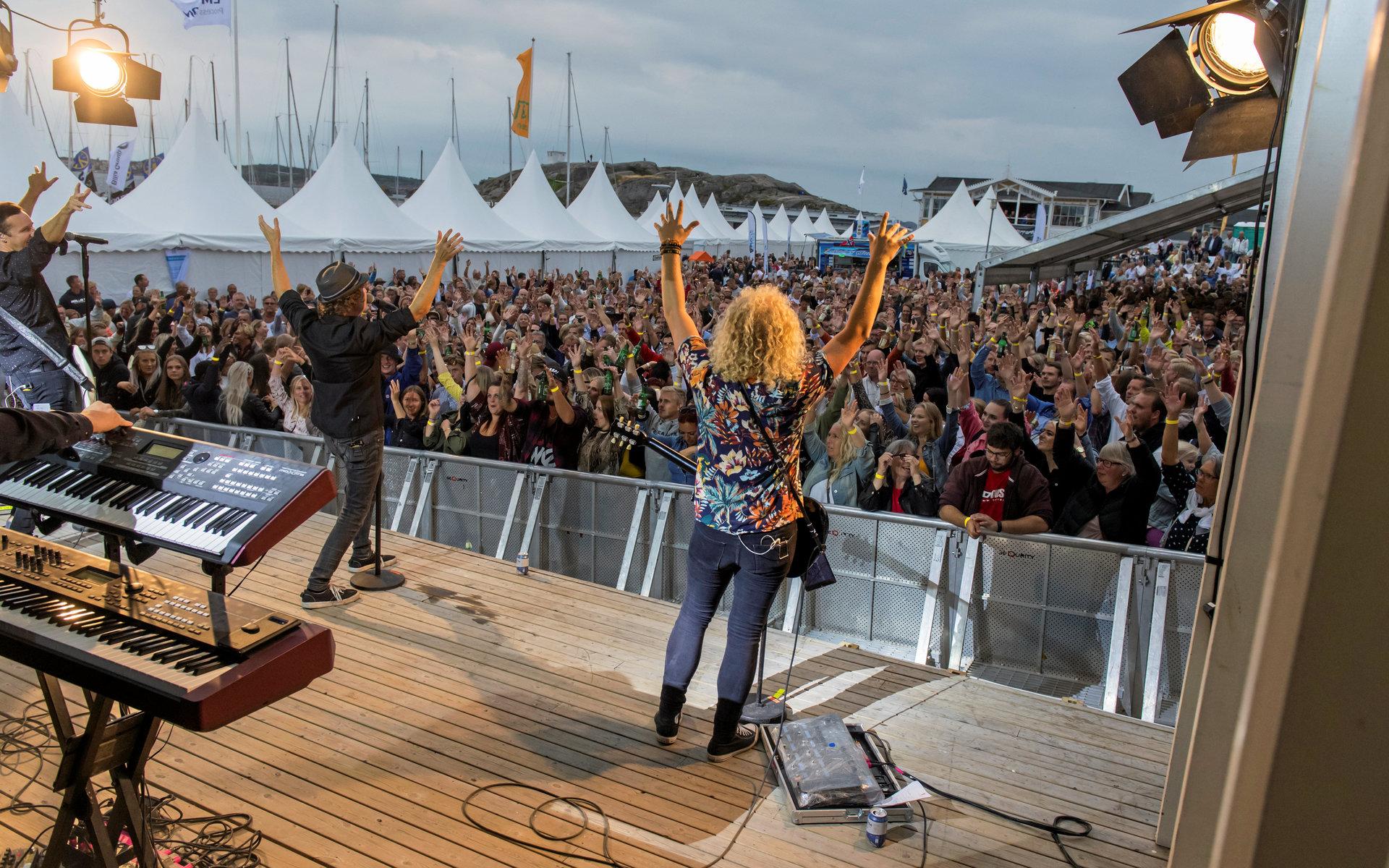 Haaks spelar på Måndagsklubben i Lysekil, 2019.