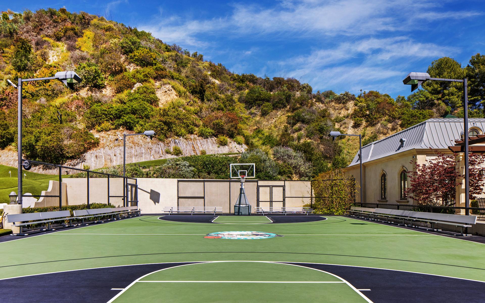 Här kan man spela basketturnering  inför publik om man önskar.