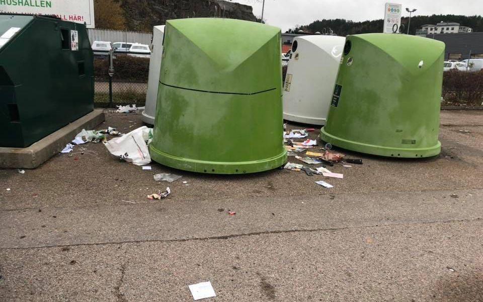 Vid återvinningsstationen i södra Uddevalla möttes Lisa Eriksson av sopor spridda på marken.