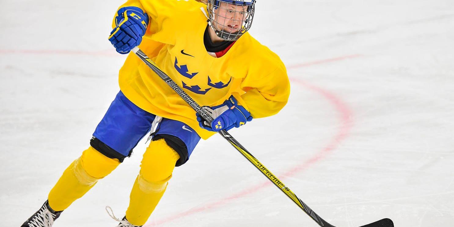 Johanna Olofsson tränar inför tisdagens match mot Japan.