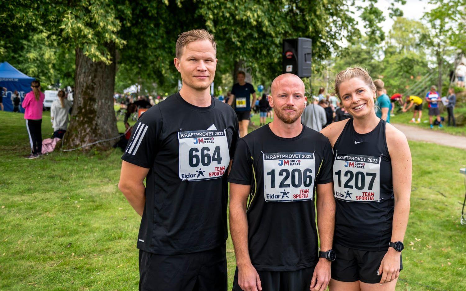 Johanna Petersson (höger) hade övertalats att vara med i Kraftprovet av sin bror Jonathan Petersson (mitten) och sin svåger Albin Gustafsson (vänster).