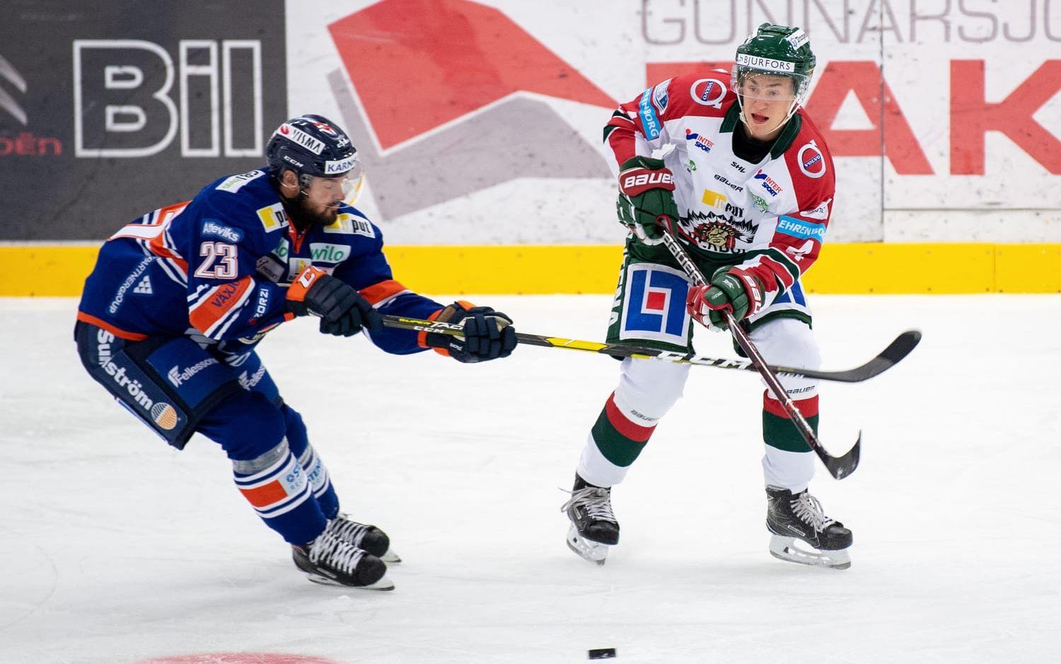 Pontus Andreasson har tillhört Frölundas organisation men varit utlånad till Hanhals under förra året. Dock har han spelat en träningsmatch med Frölunda.