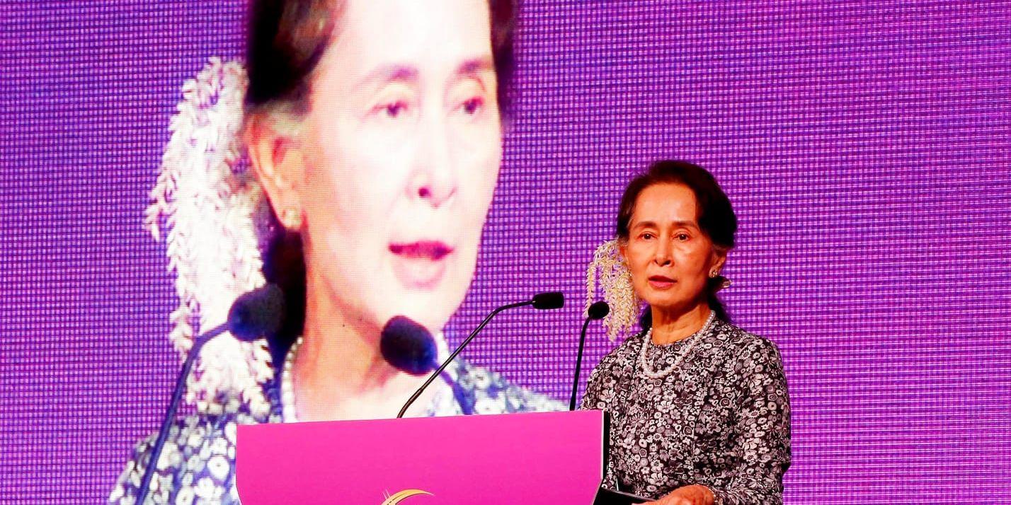 Myanmars ledare Aung San Suu Kyi i ett tal vid Asean-mötet i Singapore på måndagen.