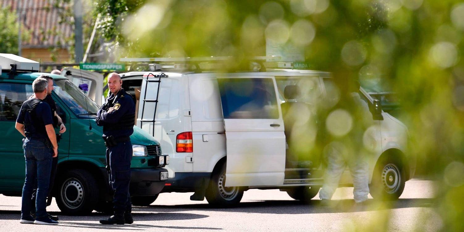 Stora polisresurser sattes in i sökandet efter mannen, efter attacken i centrala Surahammar.