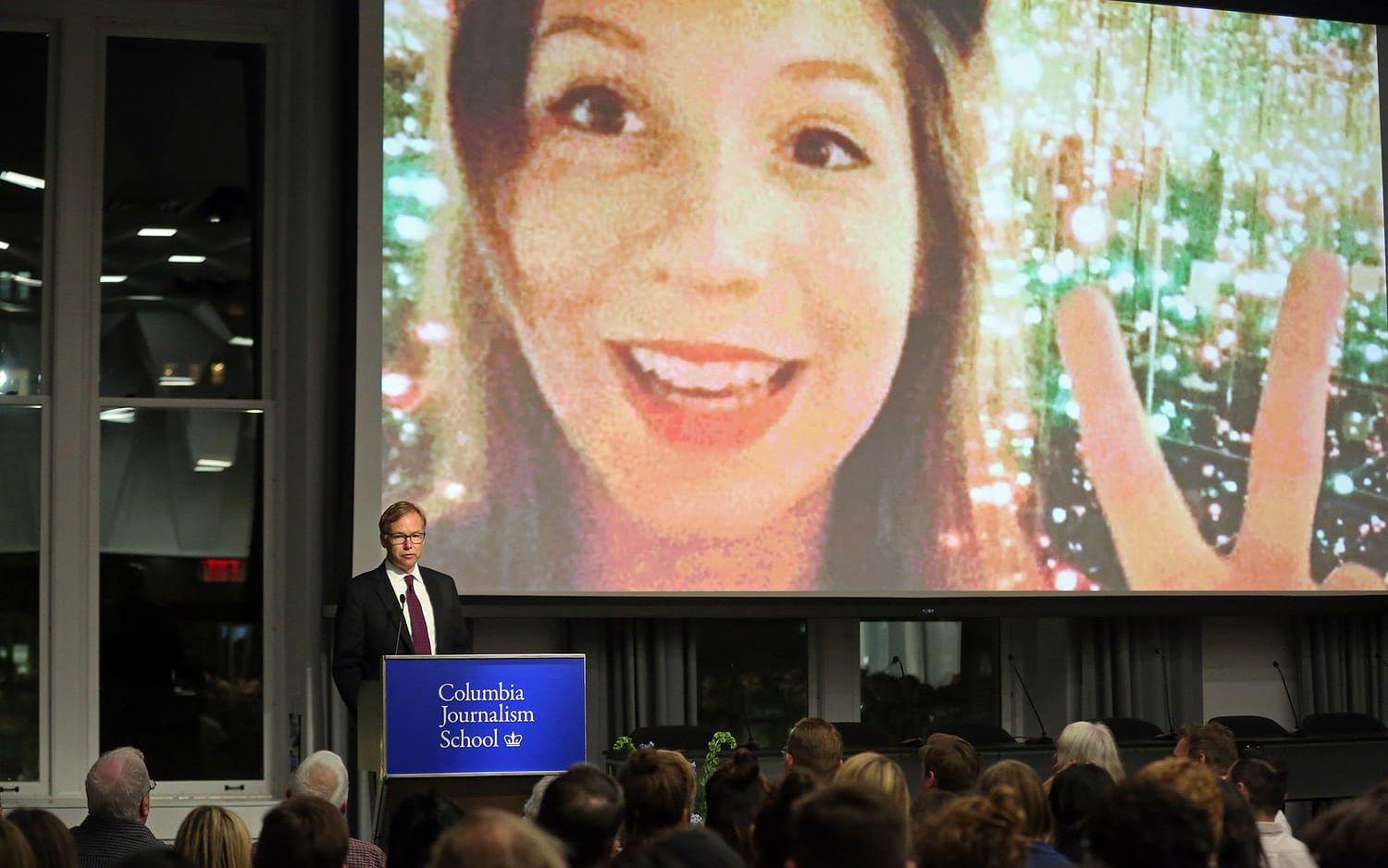 Elever och lärare samlade för minnesstund för Kim Wall på Columbia Journalism School där hon tidigare var elev.. FOTO: Bruce Gilbert/TT
