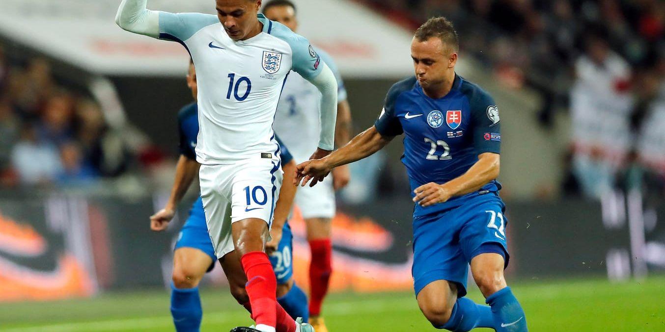 Dele Alli riskerar att straffas för att ha visat långfingret i VM-kvalmatchen mot Slovakien. Arkivbild.