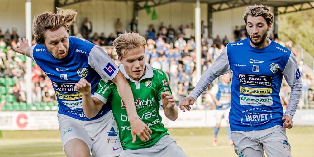 Fint minne. Daniel Ahonen (till vänster) i derbyt 2017 borta mot Ljungskile när Oddevold vann med 2–0. "Då var det nästan lite sydamerikansk stämning på Skarsjövallen", säger den tuffa mittfältaren. 